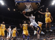 开云棋牌官方-杰伦·格林统治级表现引爆全场，雄鹿大胜新疆队提前锁定胜局