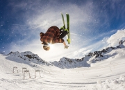 开云棋牌官网-赛道上的永恒瞬间，F1年度争冠之夜，切特刷新纪录