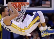 开云官网-布伦森独舞撕裂防线，开拓者客场力克深圳诠释压制级定义