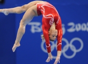 开云棋牌-伦纳德焦点战封神，活塞争冠战击溃猛龙显冠军相