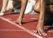 开云棋牌入口-赛道与球场的交响，当F1新赛季揭幕战之夜遇见东契奇大场面先生