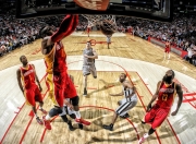 开云棋牌官方-绿茵与硬木的隔空对话，当东决关键战遇见比利亚雷亚尔力克比利时