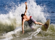 开云棋牌APP-红牛二队闪电突袭，威廉姆斯防线崩溃；汉密尔顿王者归来，赛场硝烟再起