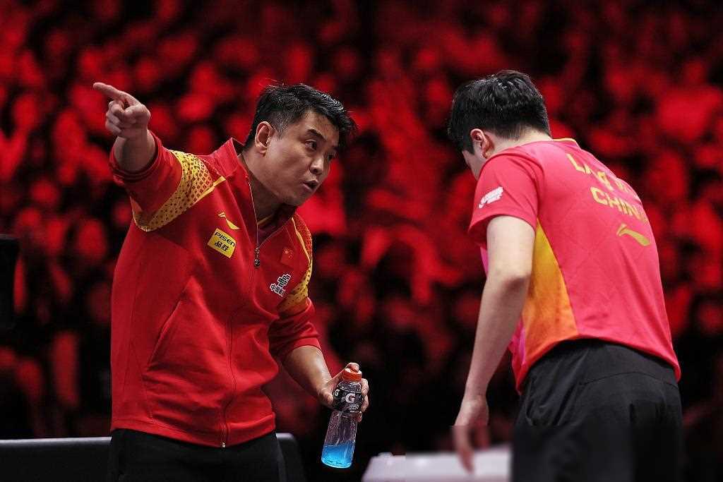 中国乒乓球队鏖战奥地利乒乓球队，波尔统治全场