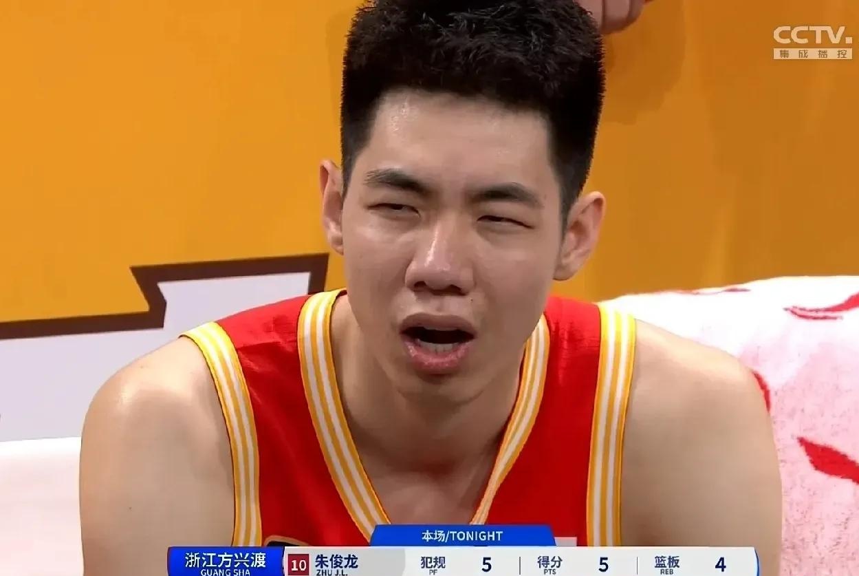 包含长时间丢球危机频现,球队主教练冲上场指挥的词条 包含长时间丢球危机频现,球队主教练冲上场指挥的词条