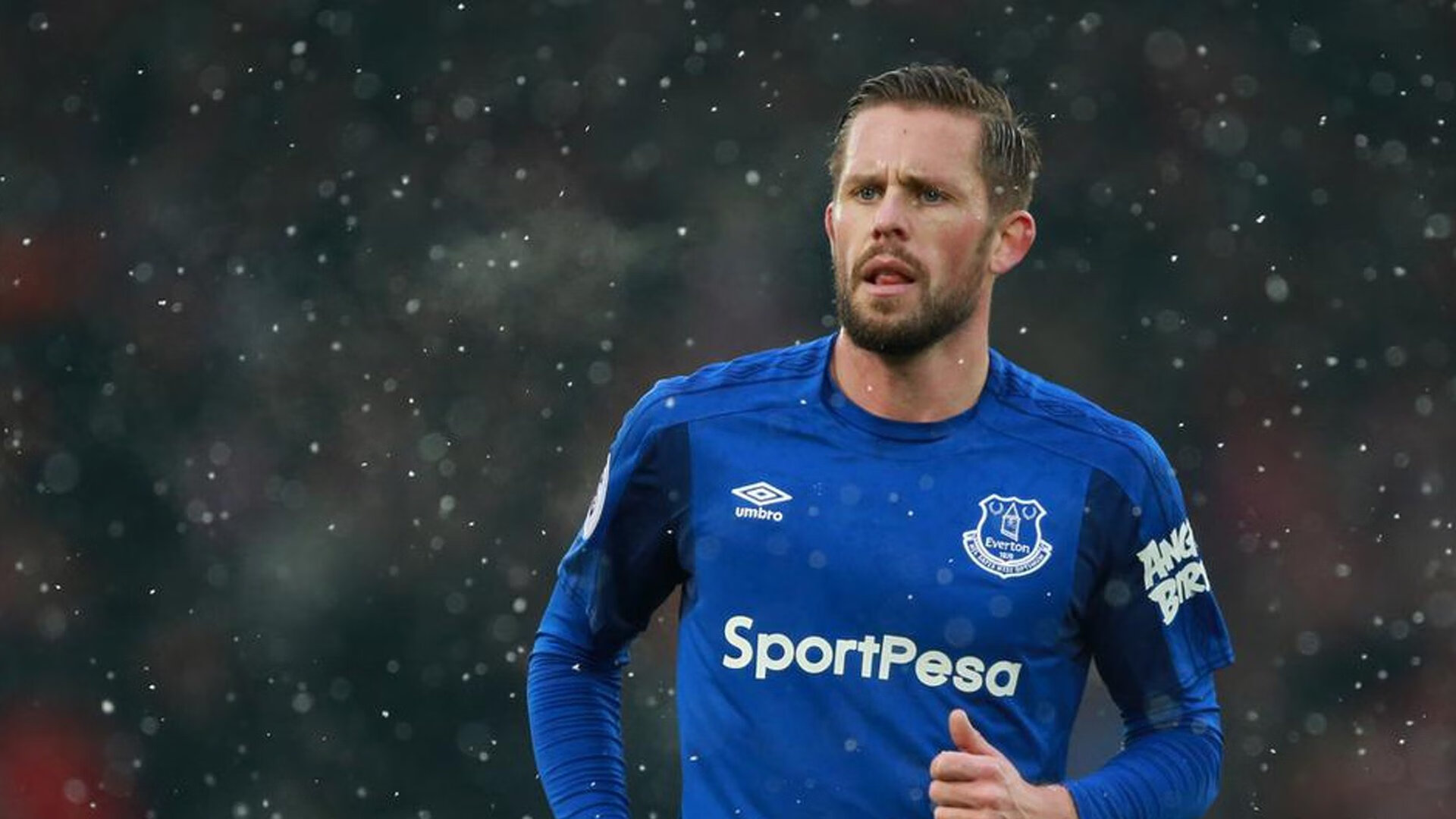 上海队压制湖人，浓眉成为关键先生